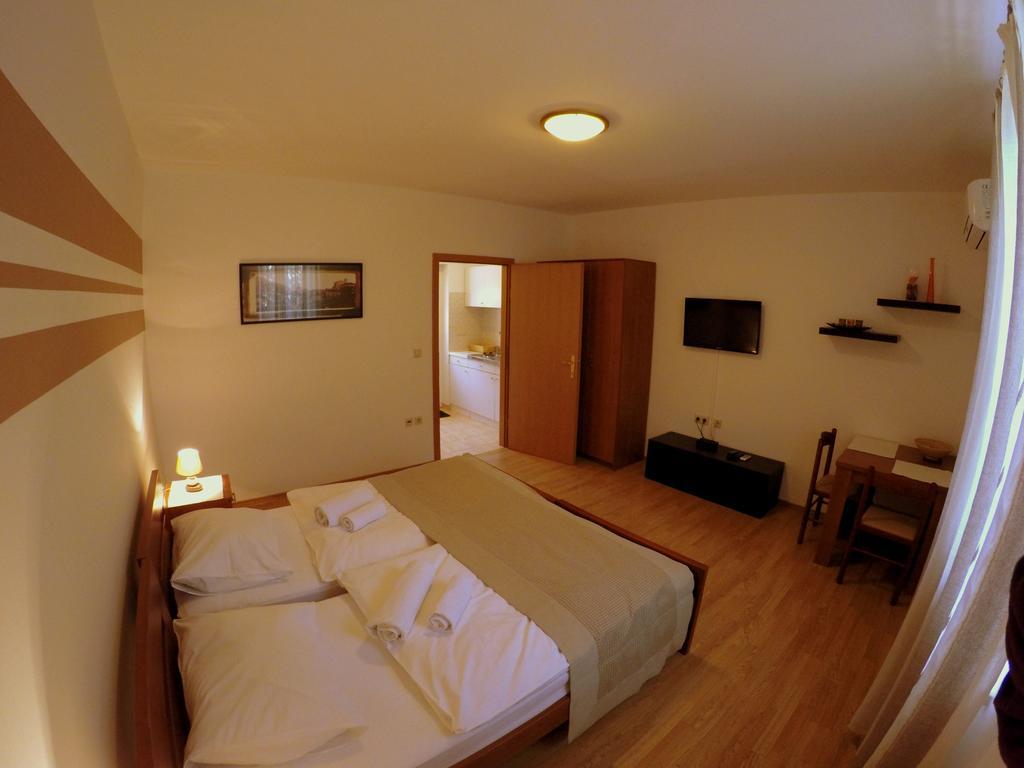 Dalmatino Apartament *